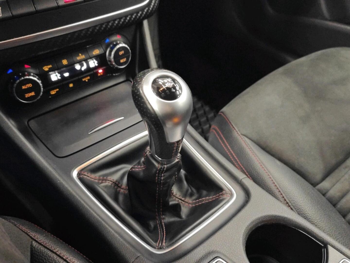 MERCEDES-BENZ A 2015