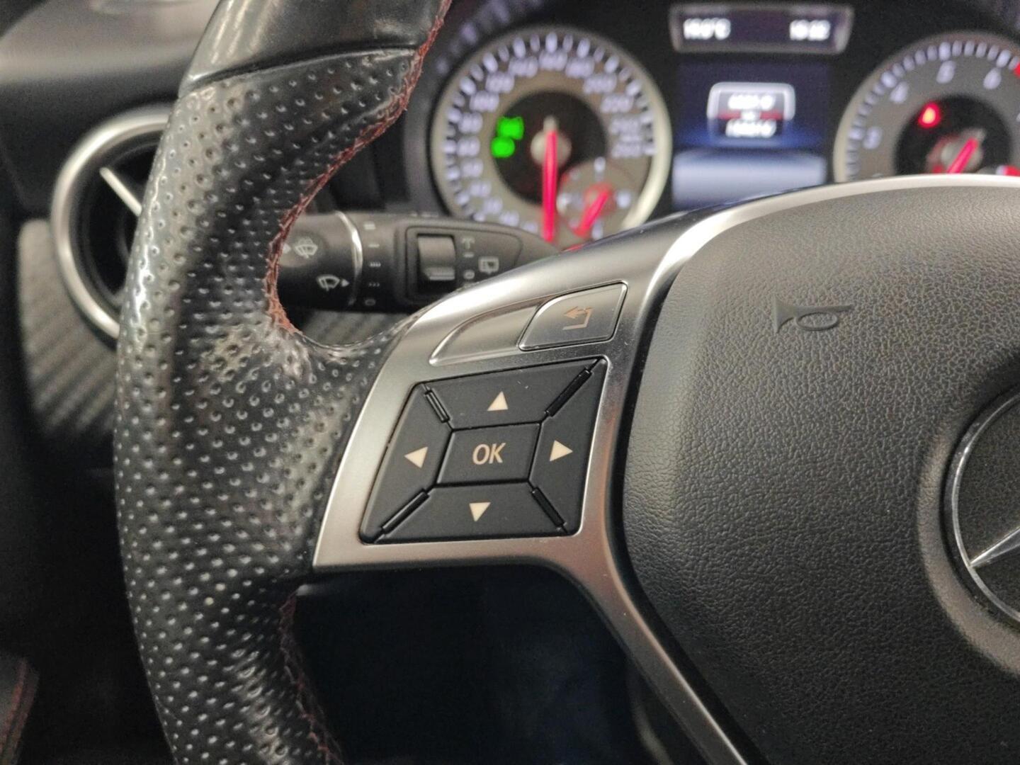 MERCEDES-BENZ A 2015