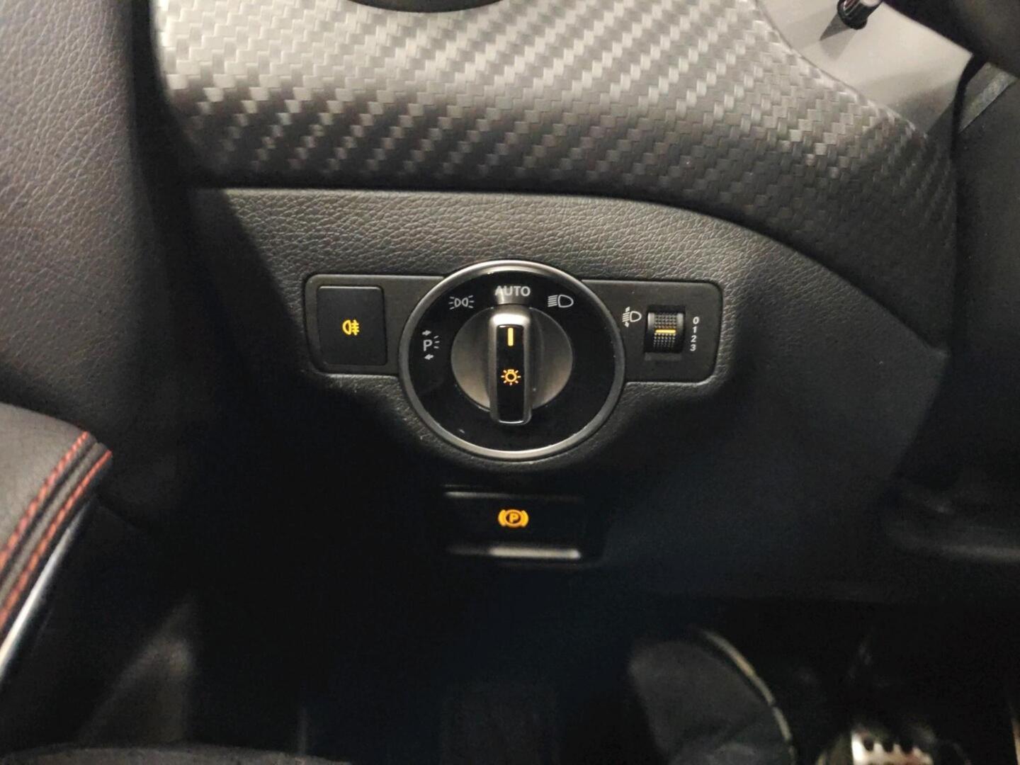 MERCEDES-BENZ A 2015