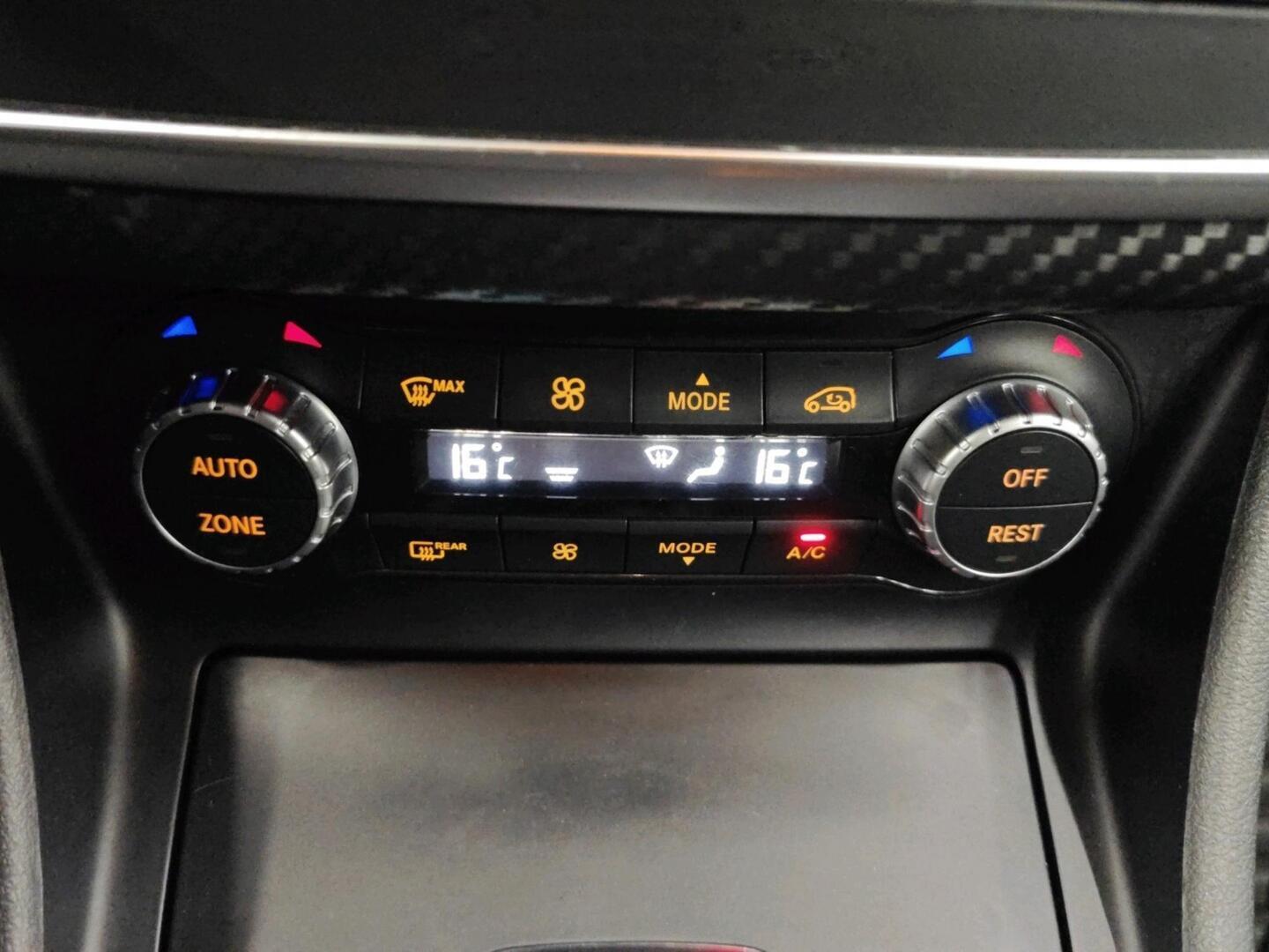 MERCEDES-BENZ A 2015