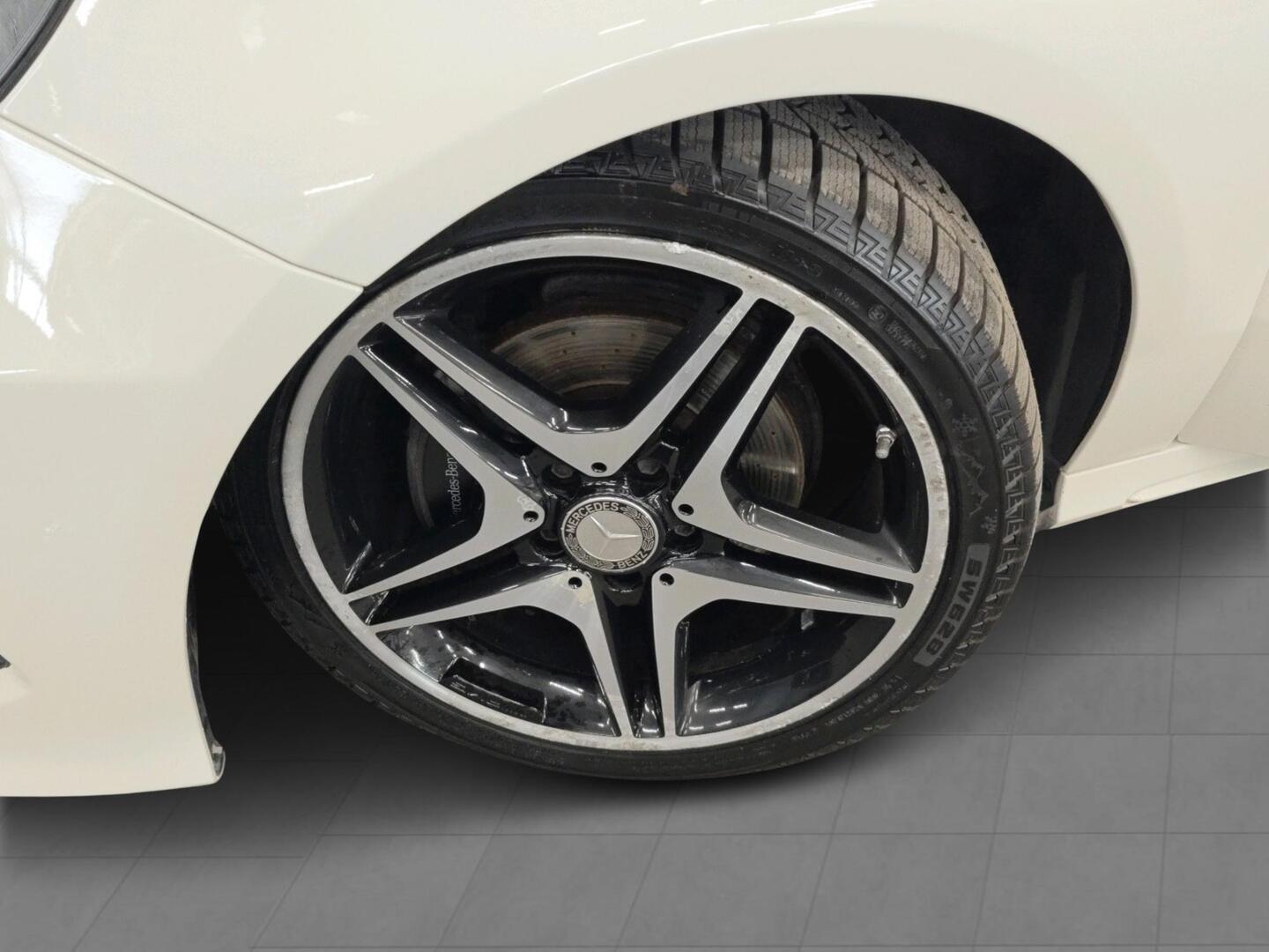 MERCEDES-BENZ A 2015
