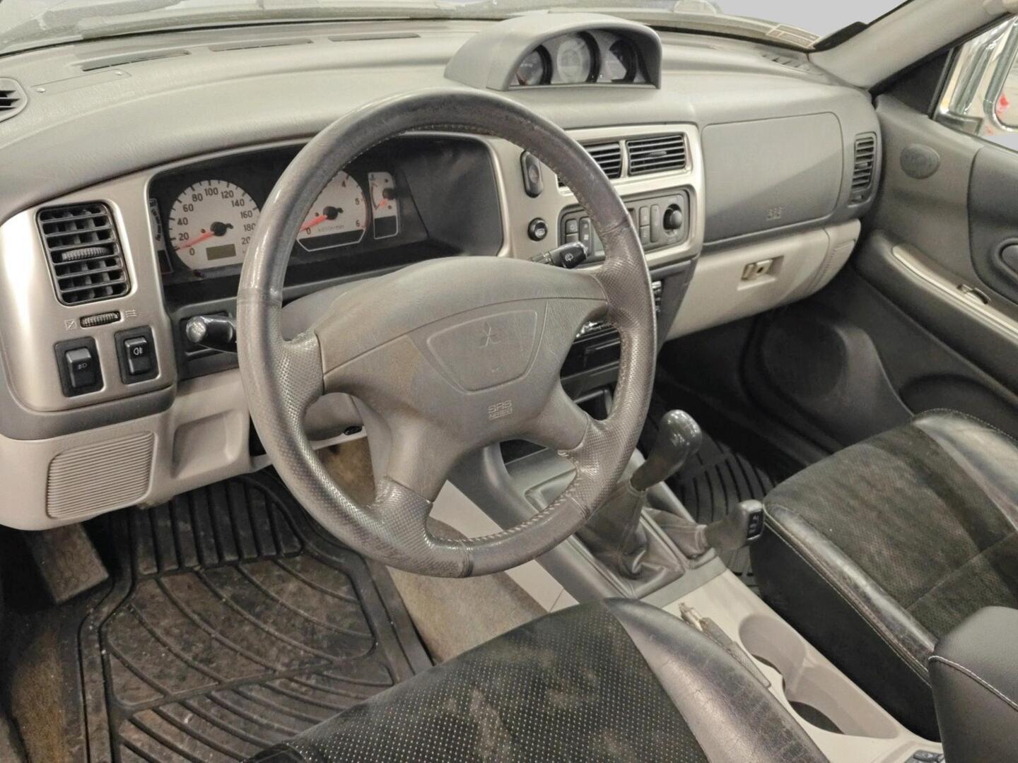 MITSUBISHI Pajero 2006