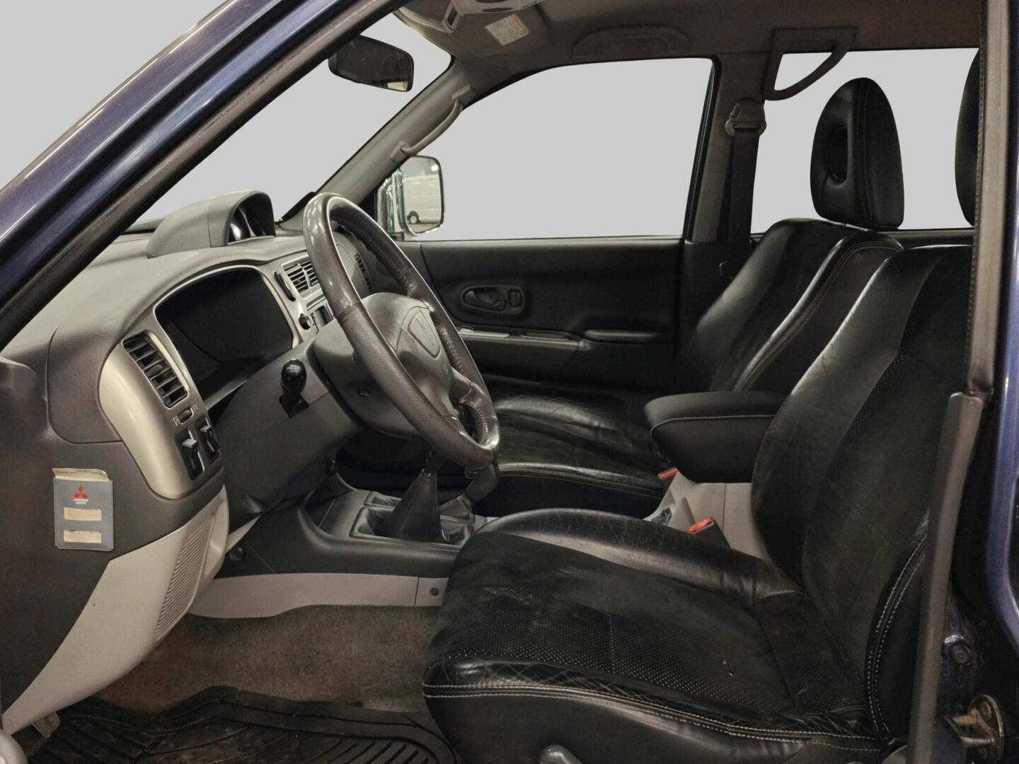 MITSUBISHI Pajero 2006