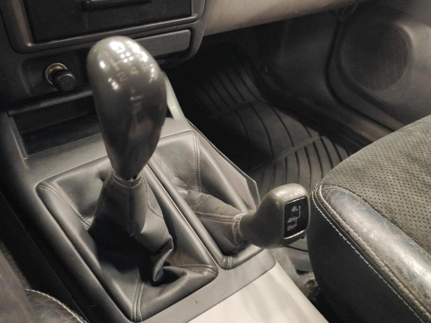 MITSUBISHI Pajero 2006