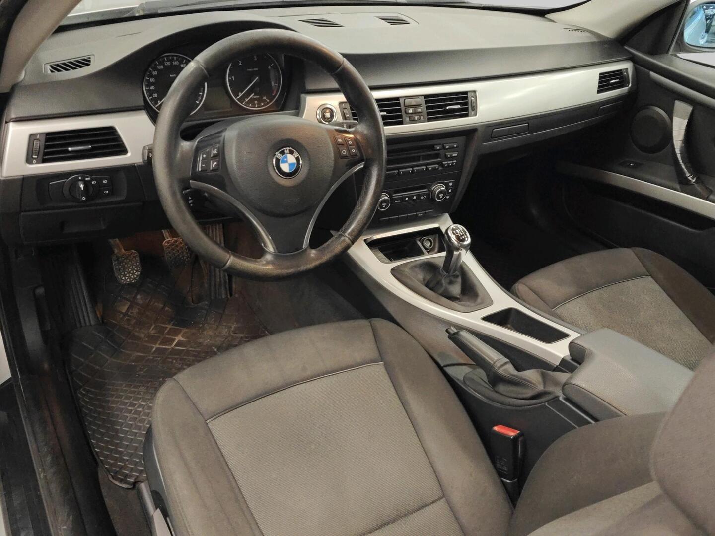 BMW 320 2008