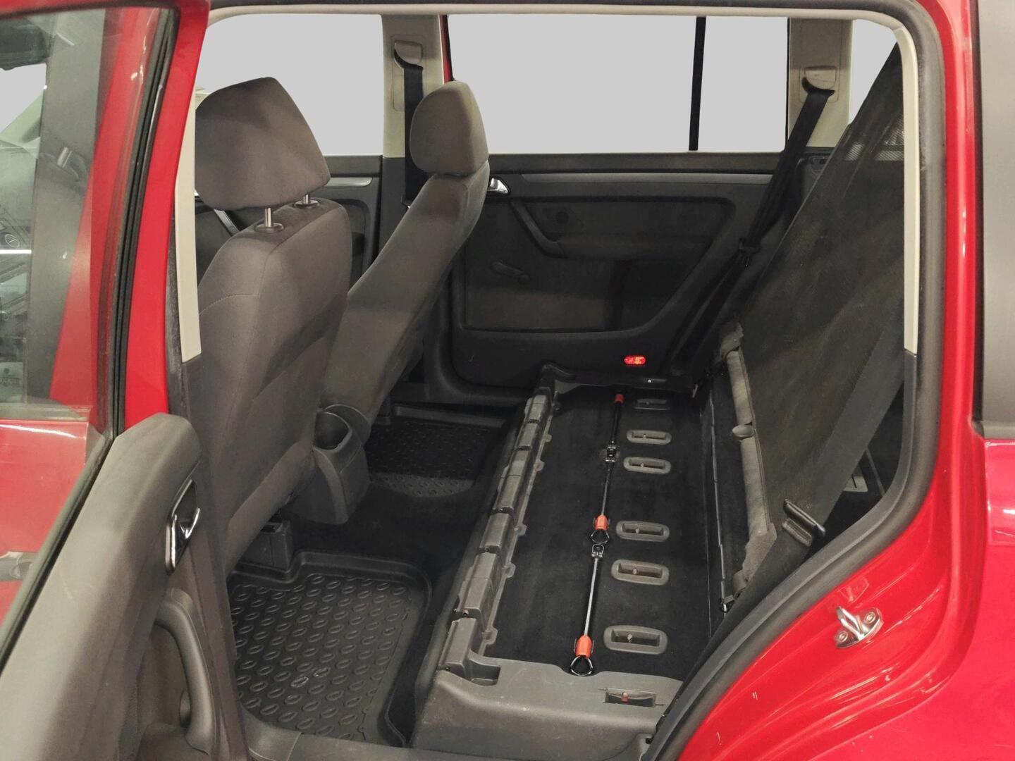 VOLKSWAGEN Touran 2006