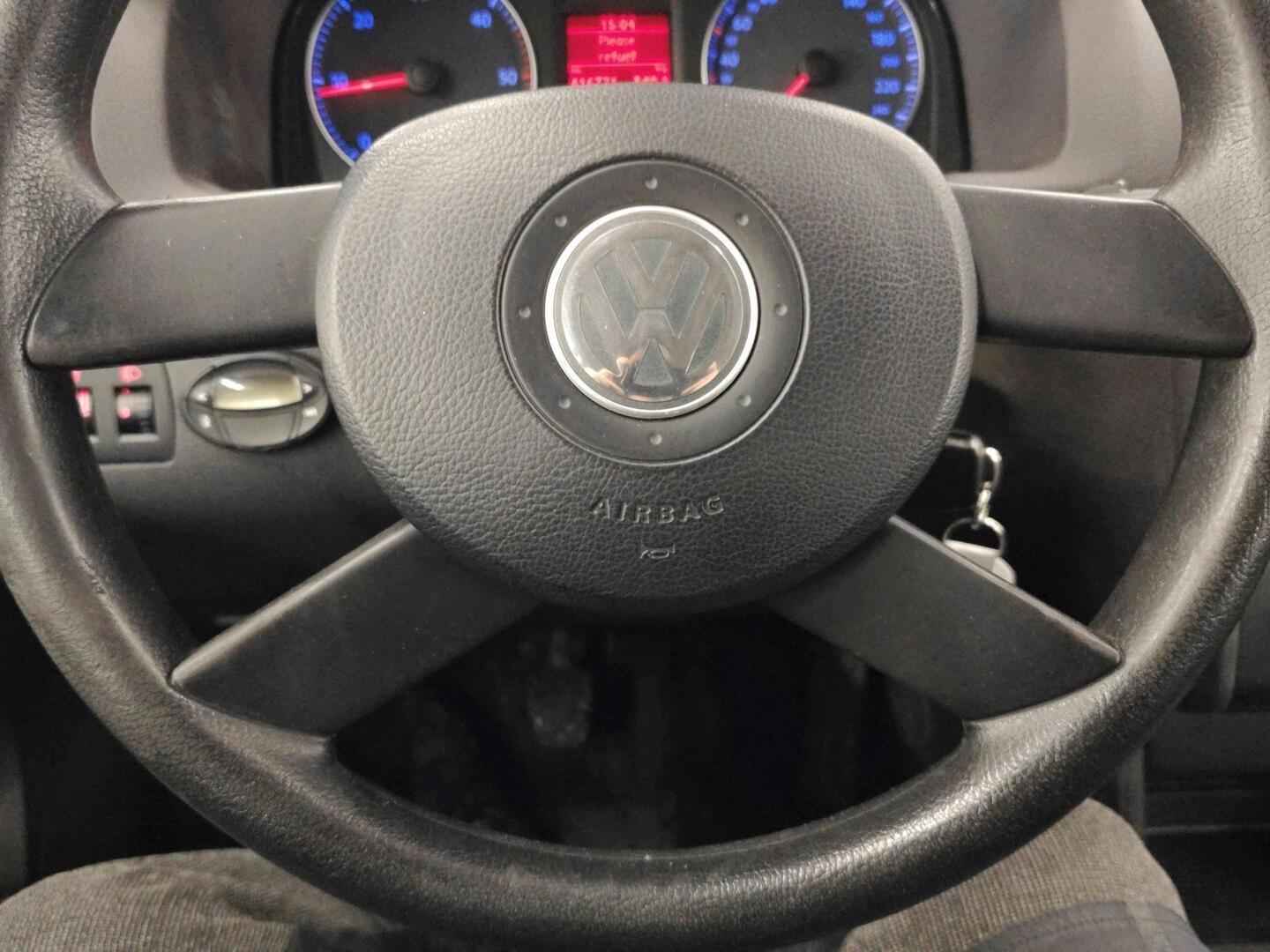 VOLKSWAGEN Touran 2006