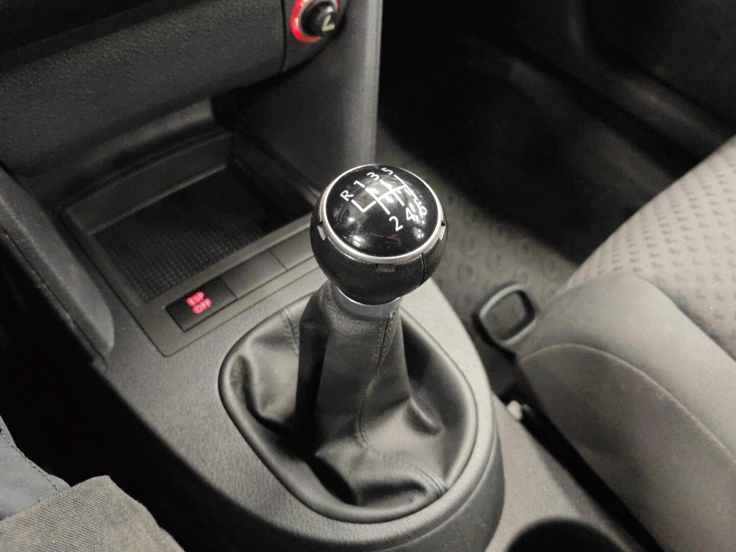 VOLKSWAGEN Touran 2006