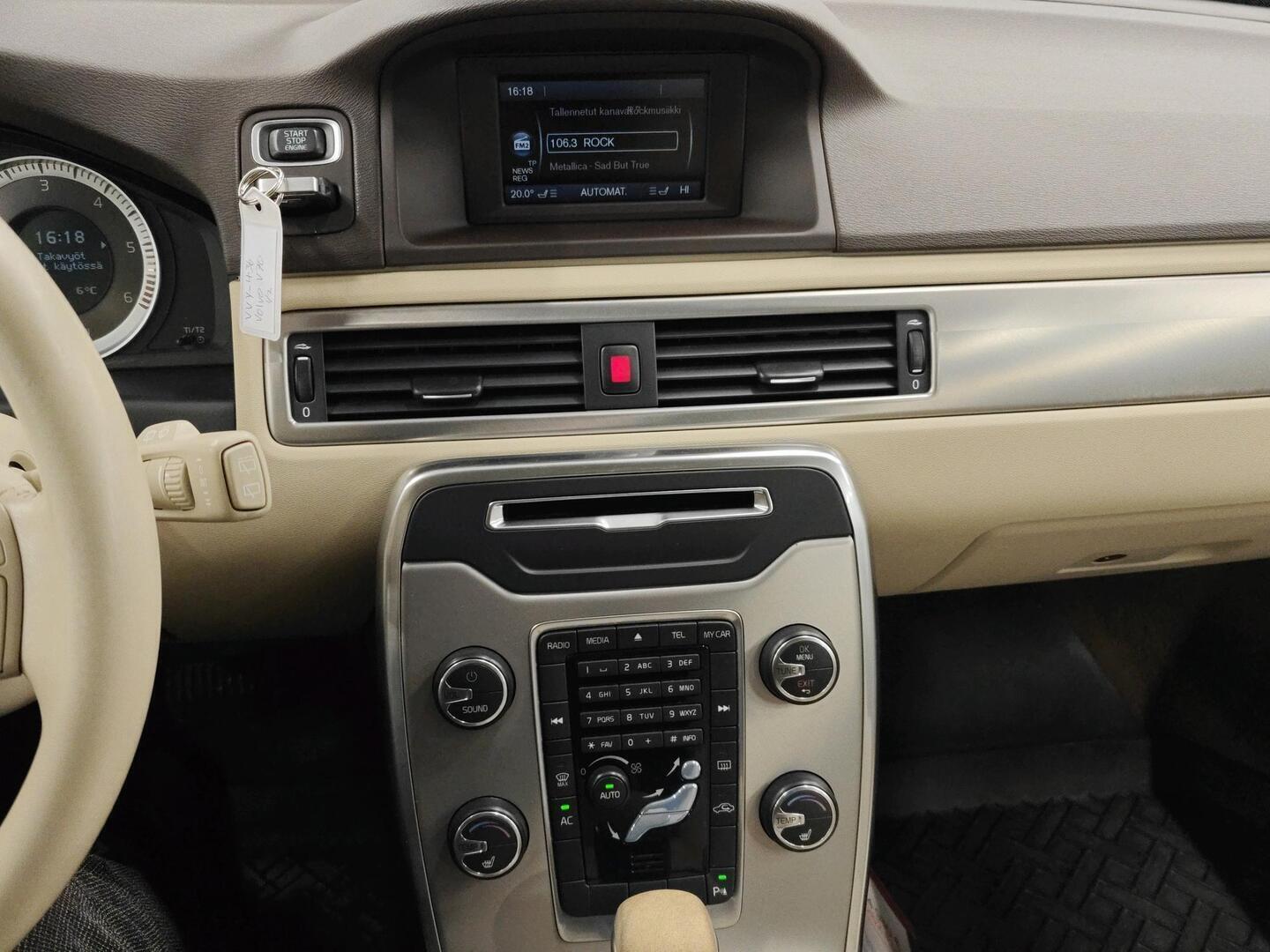 VOLVO V70 2011