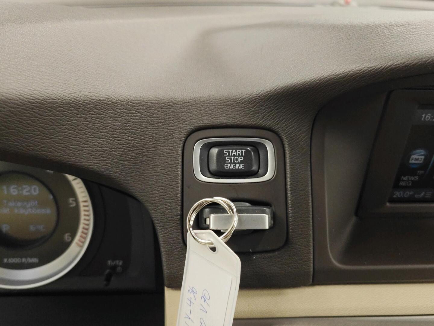 VOLVO V70 2011