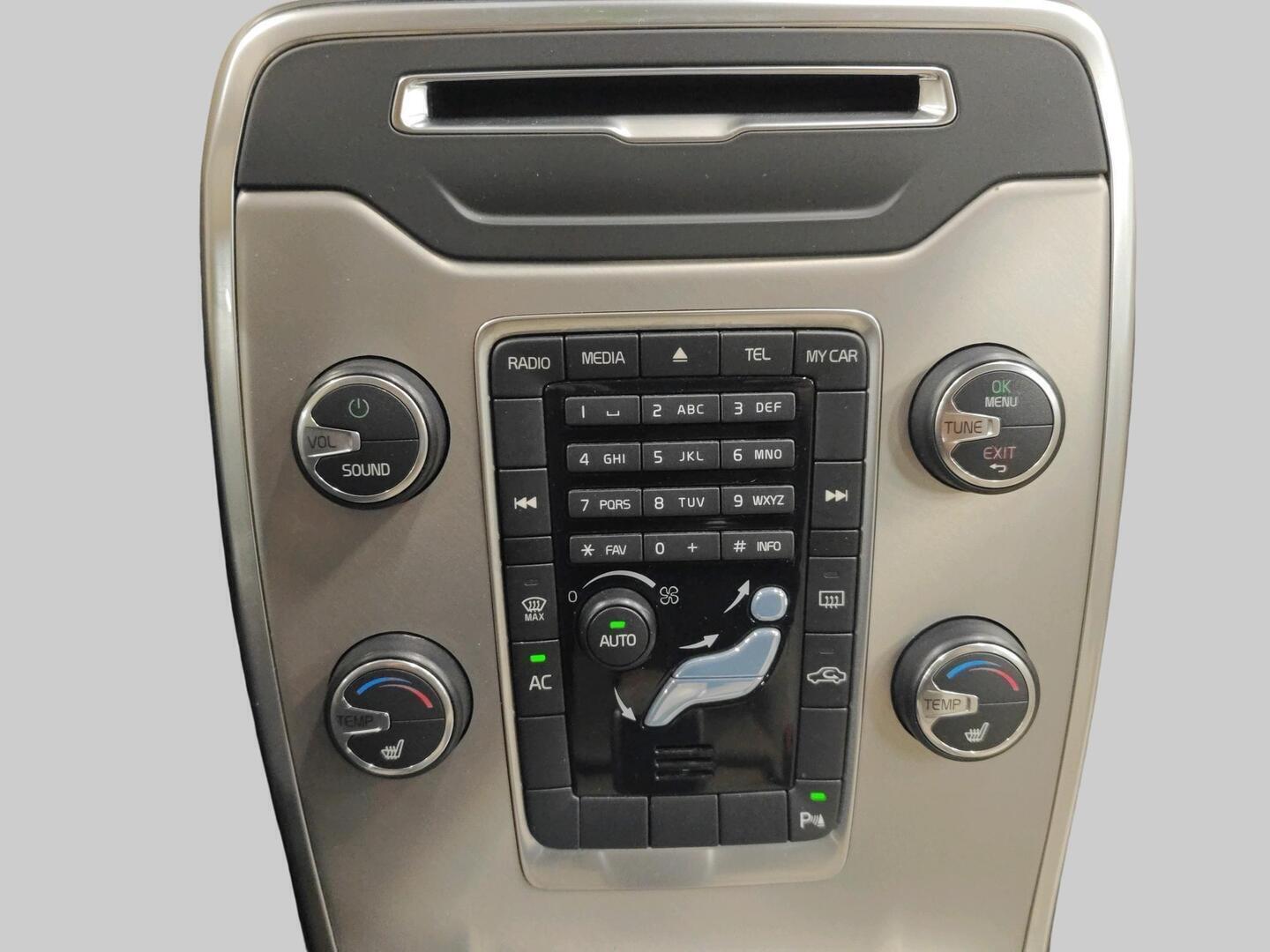 VOLVO V70 2011