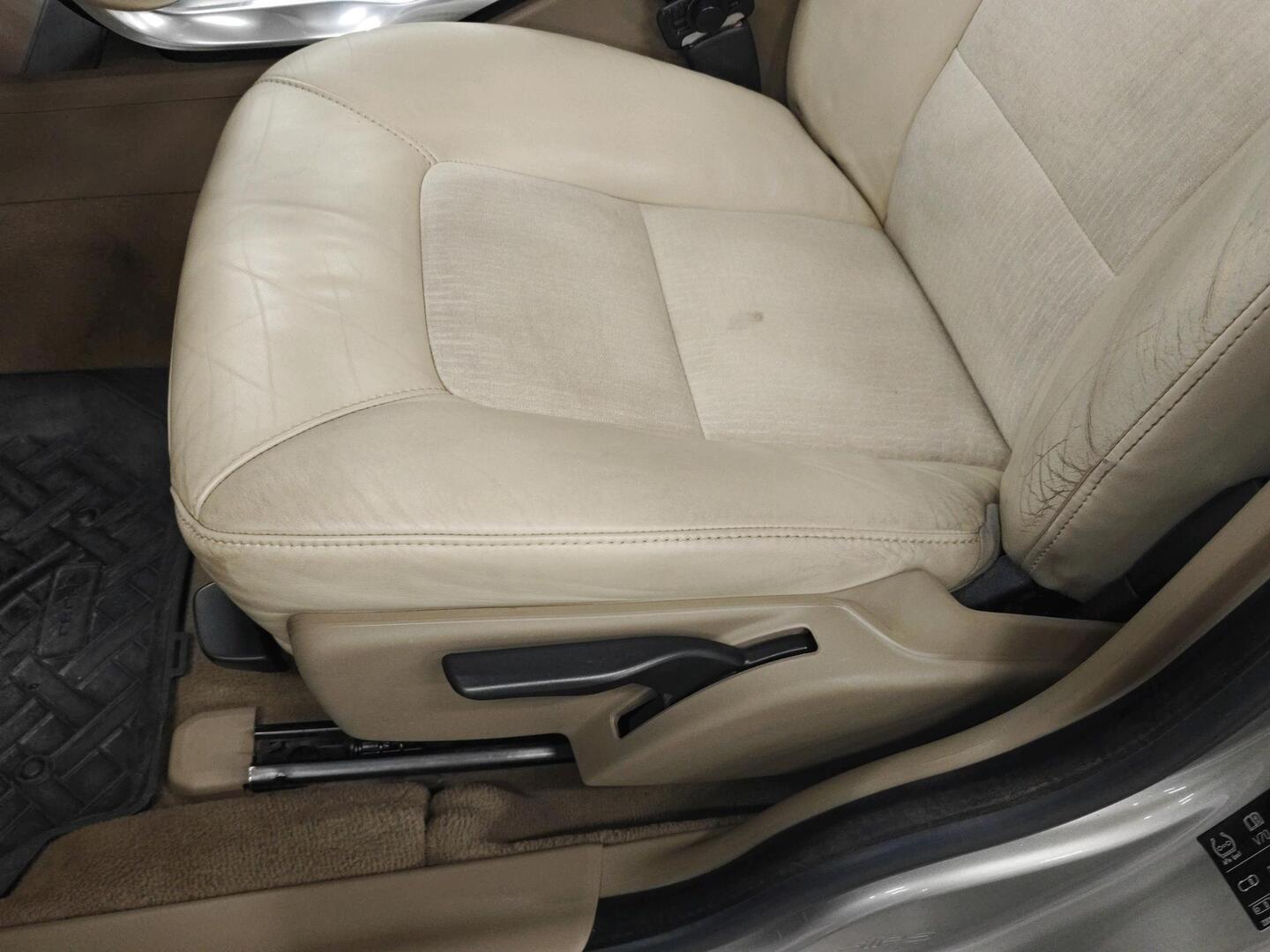 VOLVO V70 2011