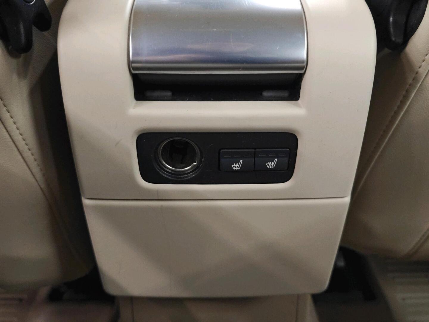 VOLVO V70 2011