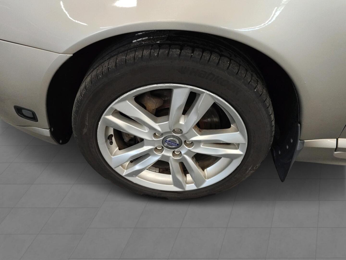 VOLVO V70 2011
