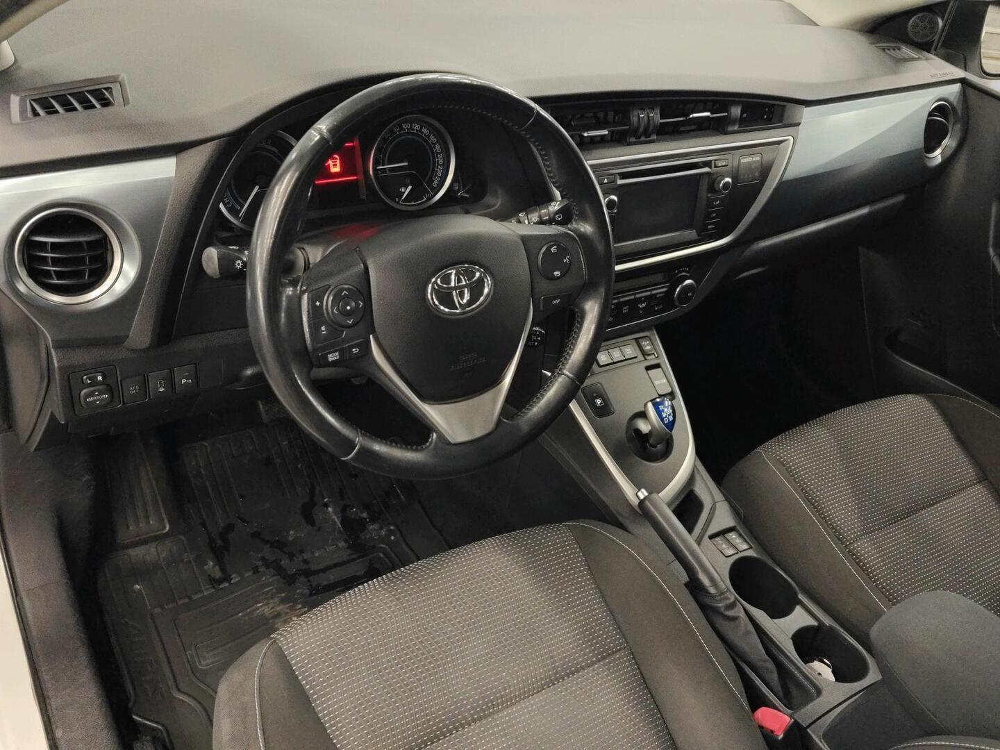 TOYOTA Auris 2013