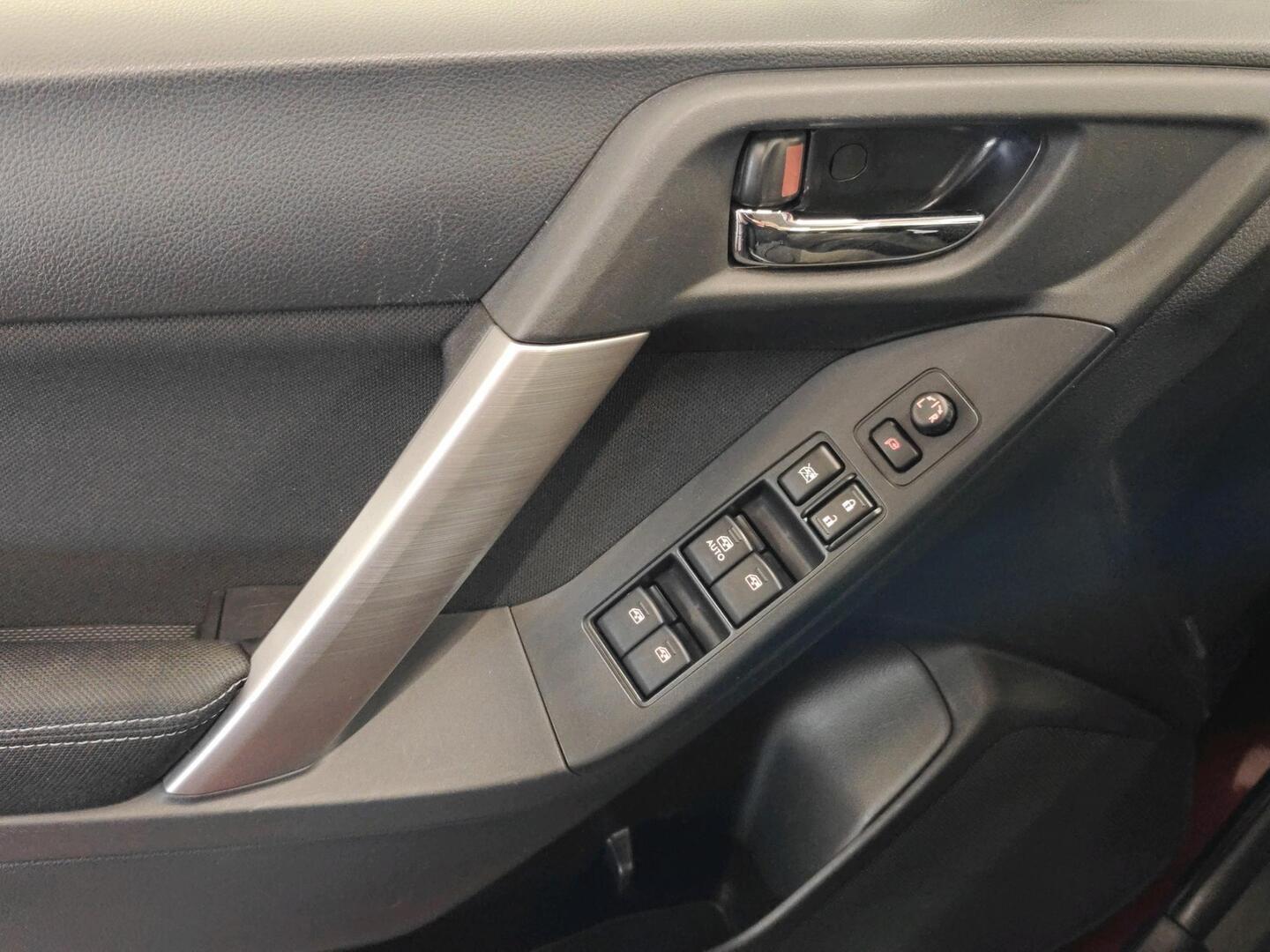 SUBARU Forester 2014