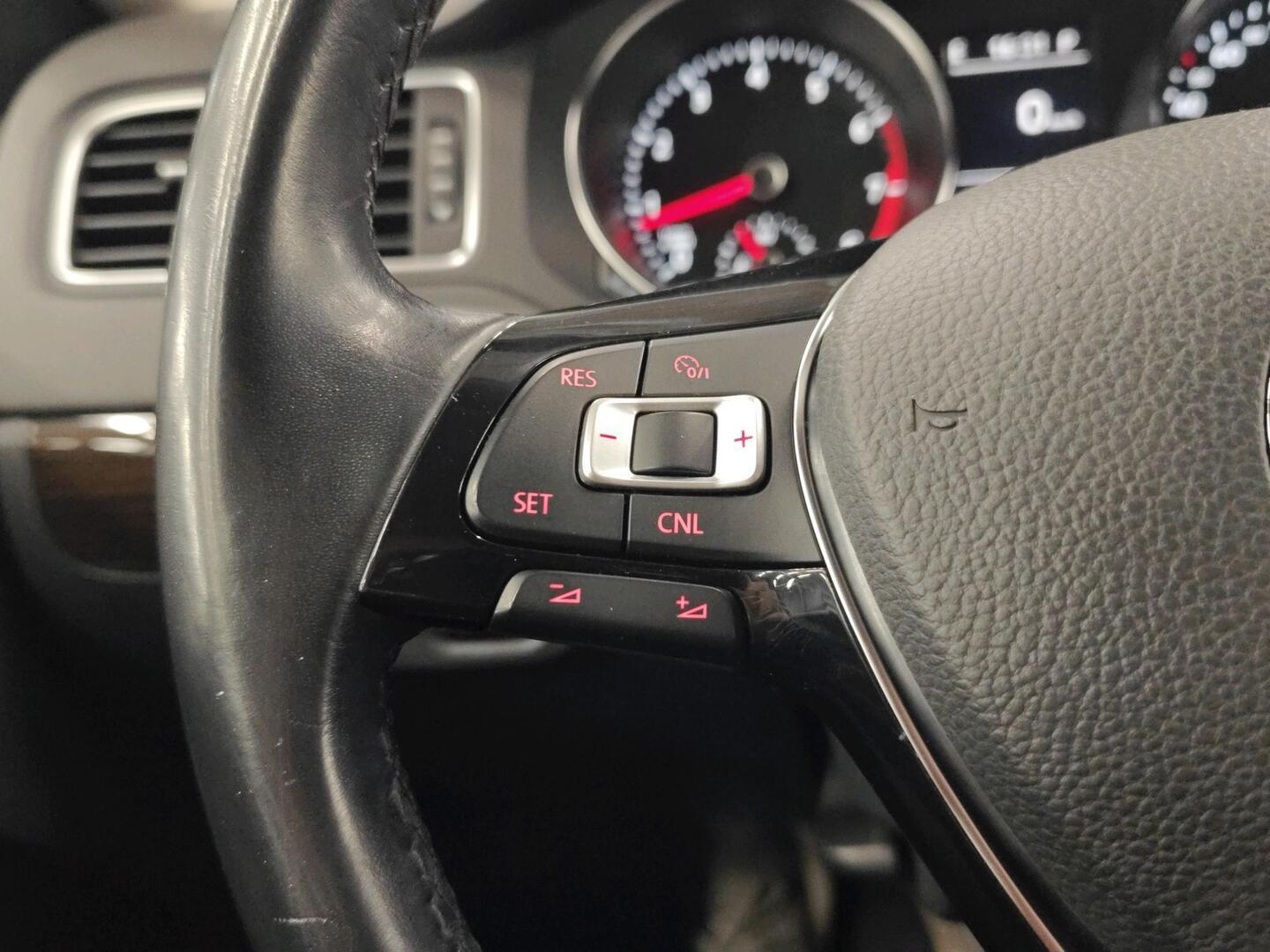 VOLKSWAGEN Jetta 2015