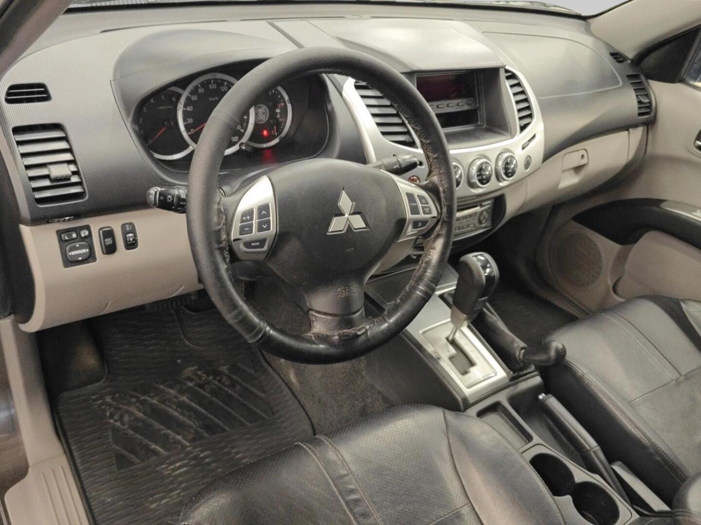 MITSUBISHI L200 2012
