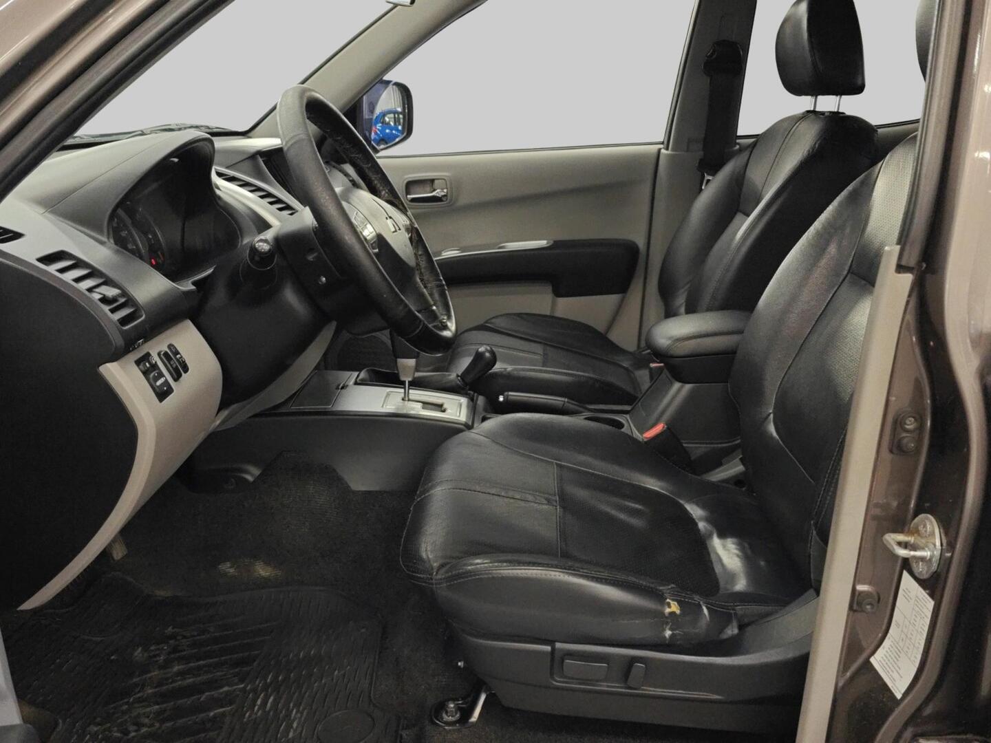 MITSUBISHI L200 2012