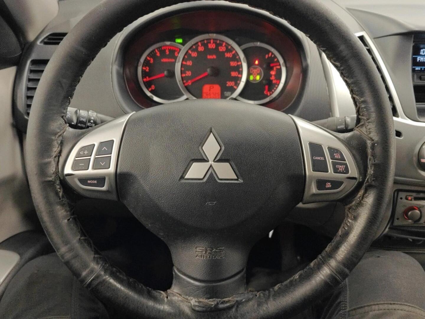 MITSUBISHI L200 2012
