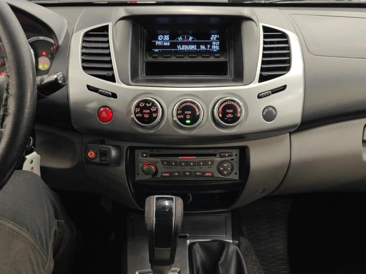MITSUBISHI L200 2012