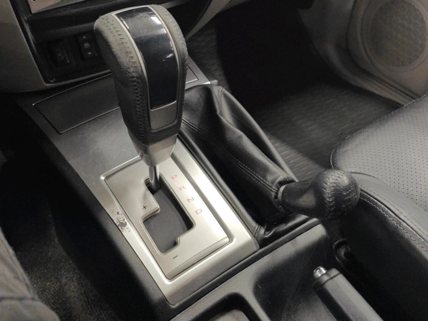 MITSUBISHI L200 2012