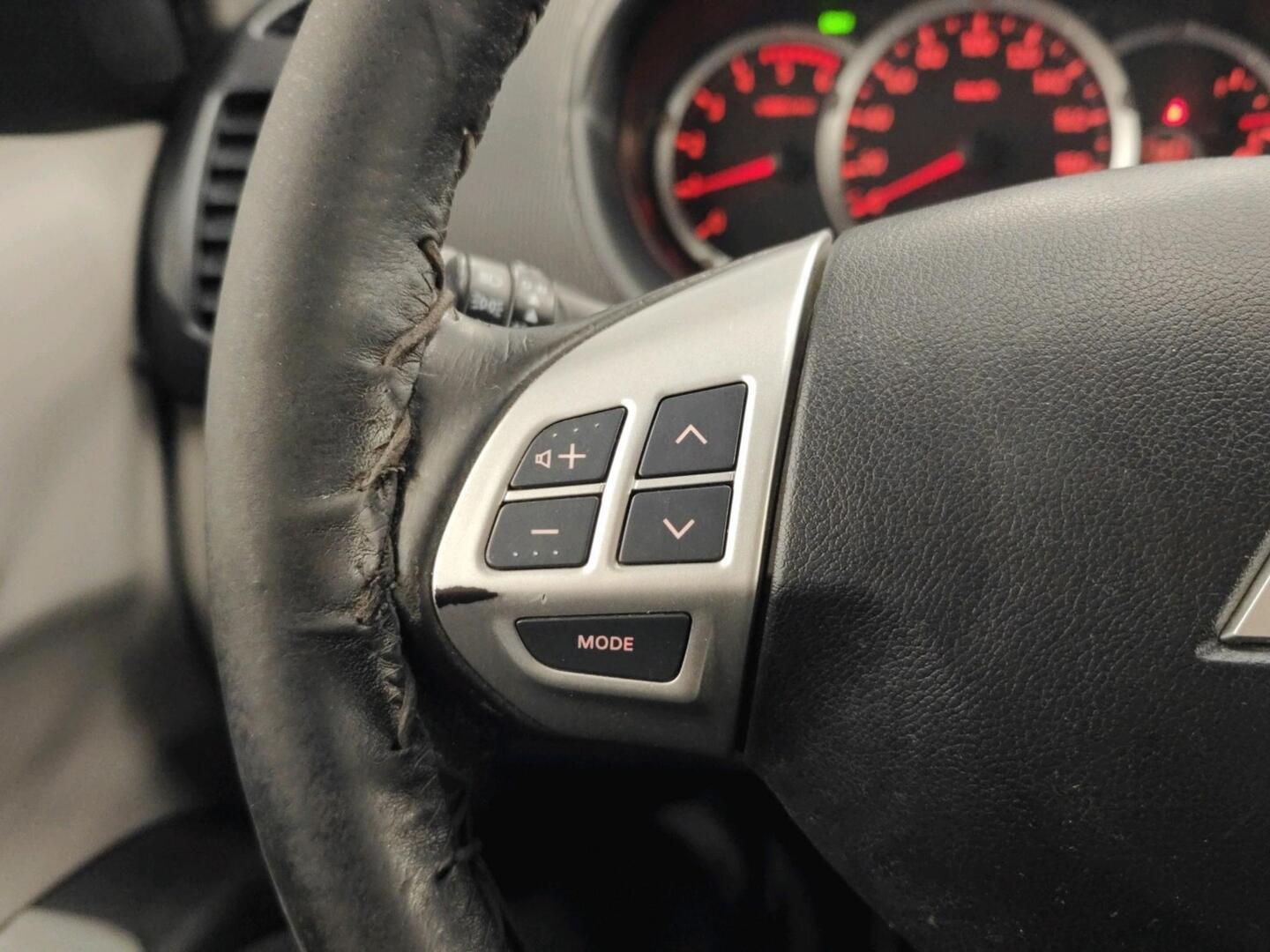 MITSUBISHI L200 2012