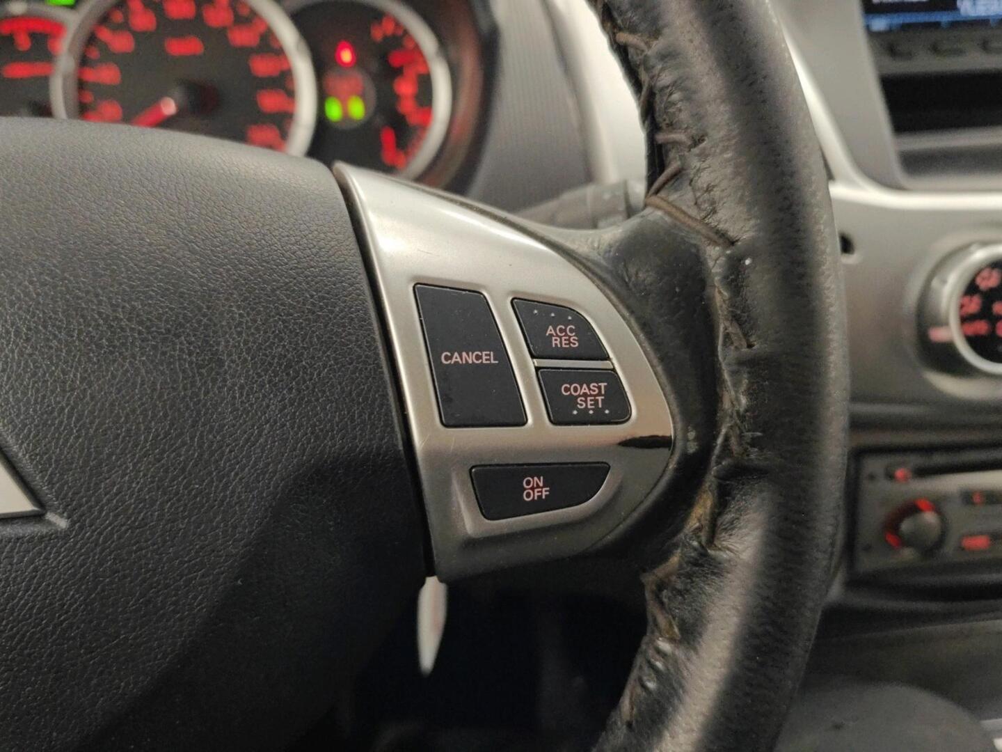 MITSUBISHI L200 2012