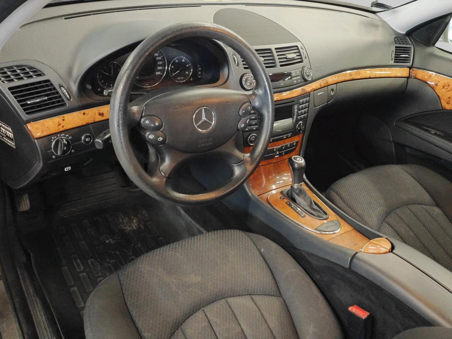 MERCEDES-BENZ E 2006