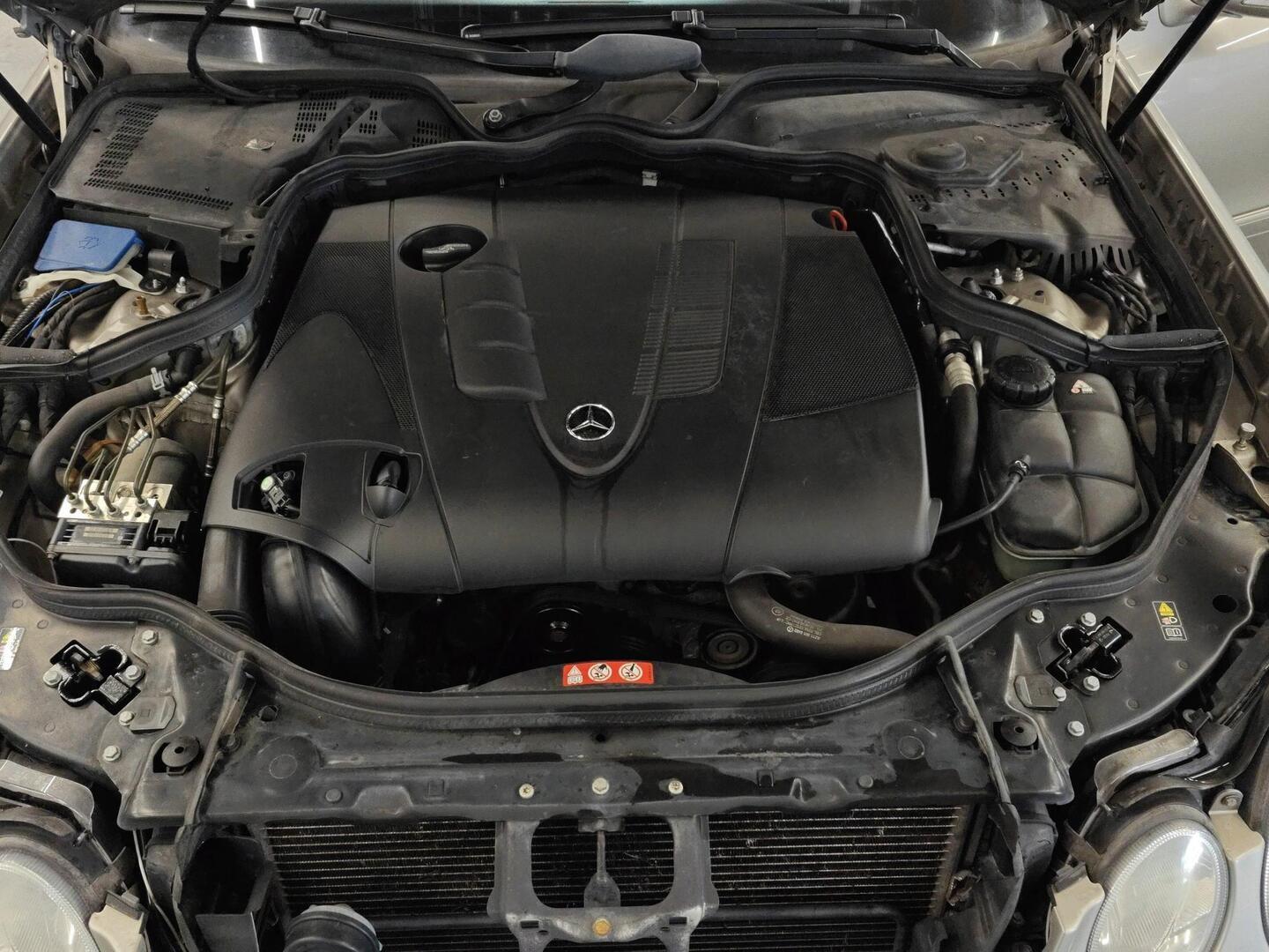 MERCEDES-BENZ E 2006