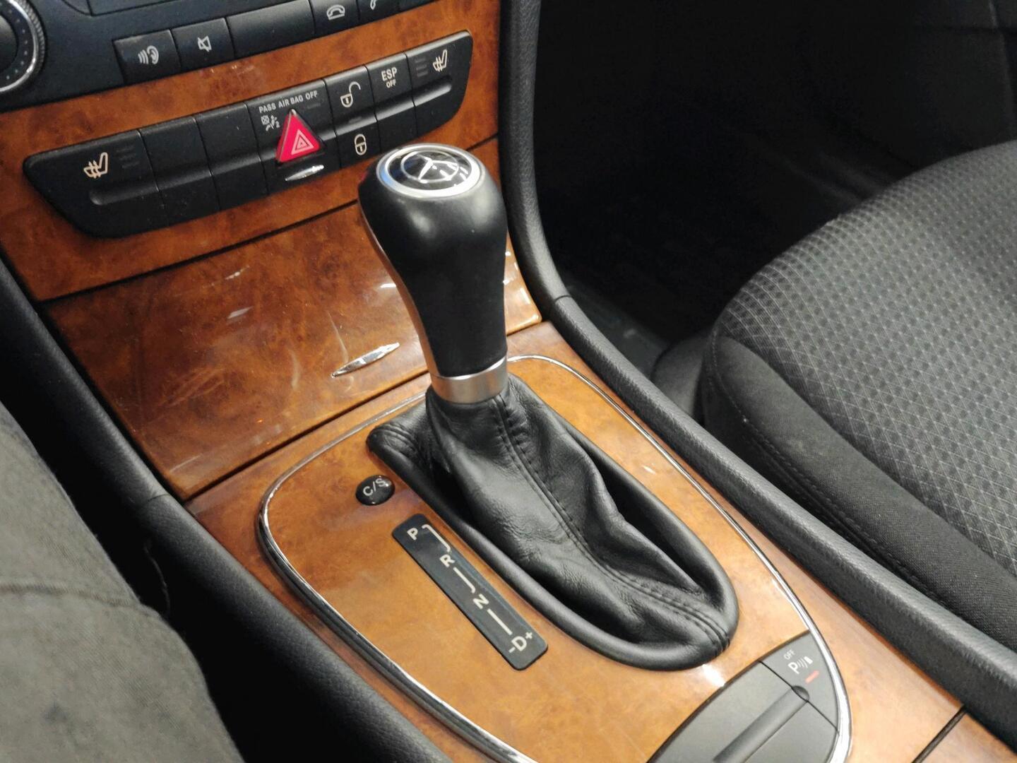 MERCEDES-BENZ E 2006