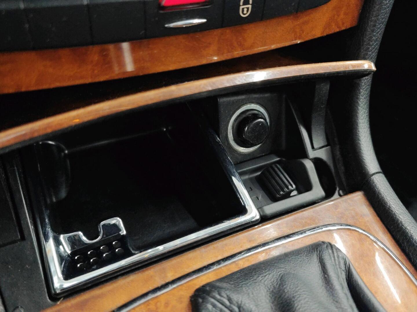 MERCEDES-BENZ E 2006