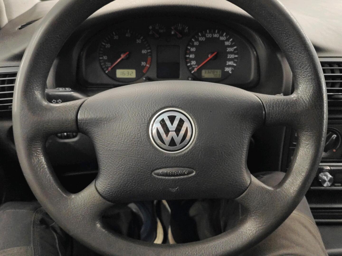 VOLKSWAGEN Passat 2001