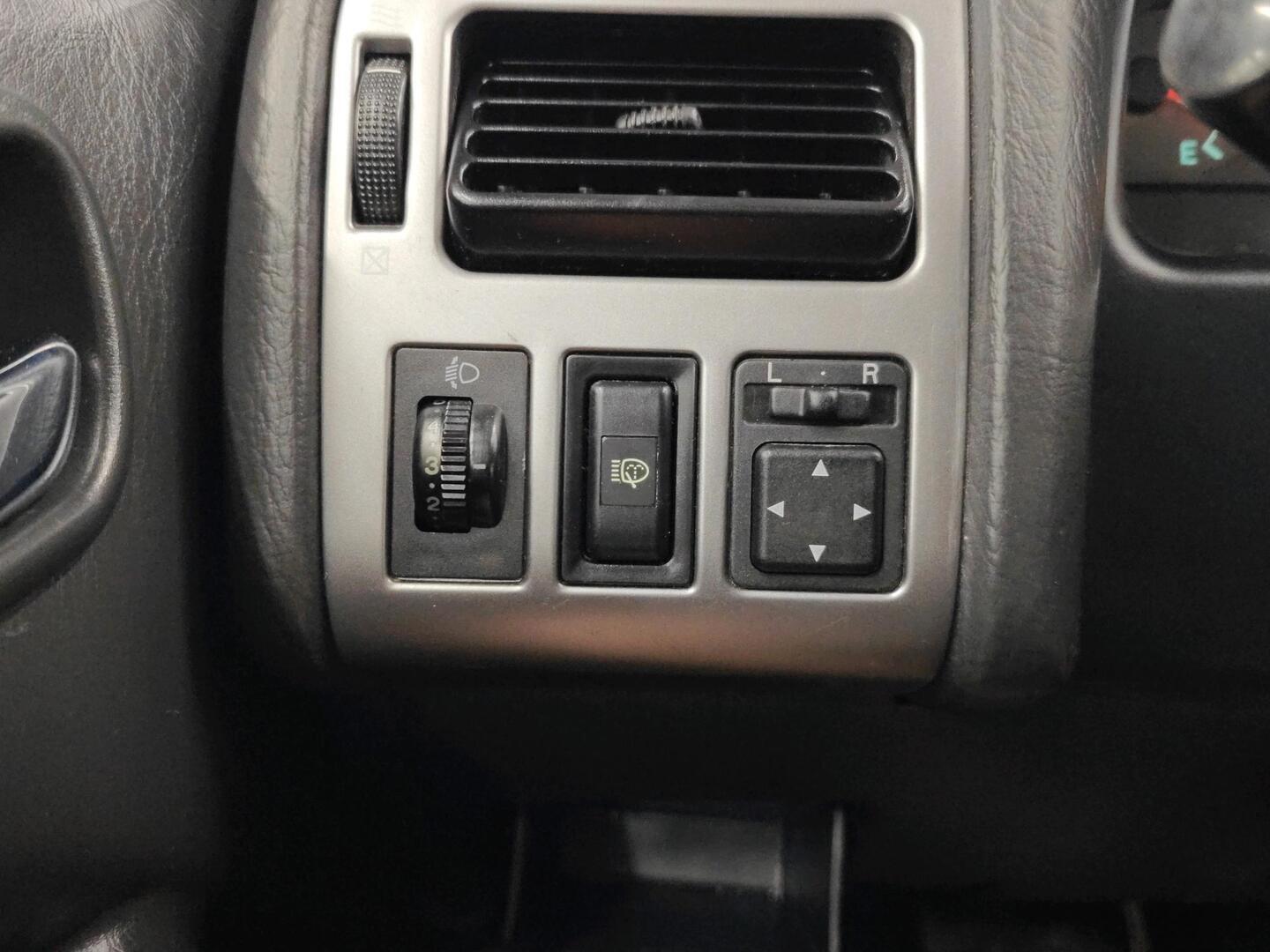 TOYOTA Avensis 2003