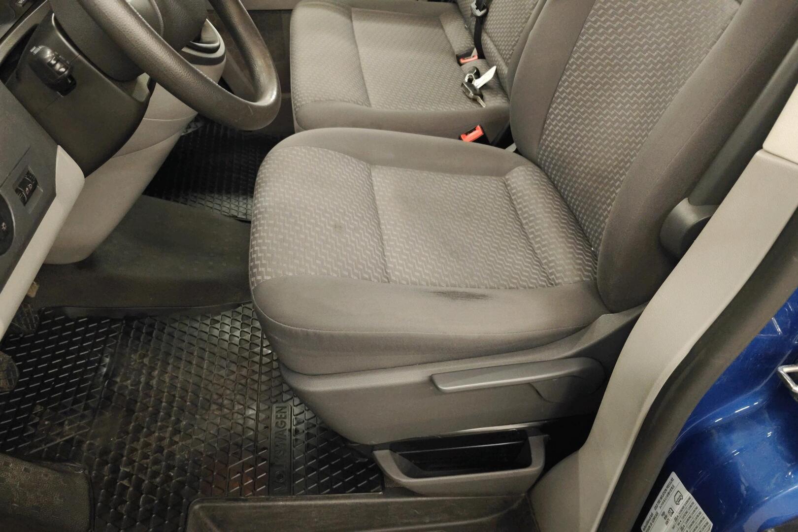 VOLKSWAGEN Transporter 2011