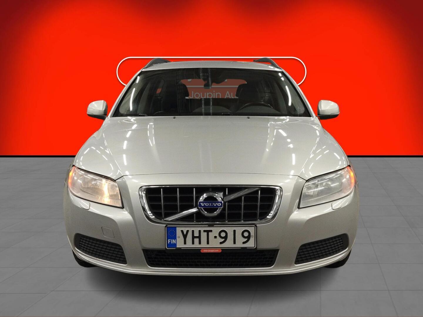 VOLVO V70 2011