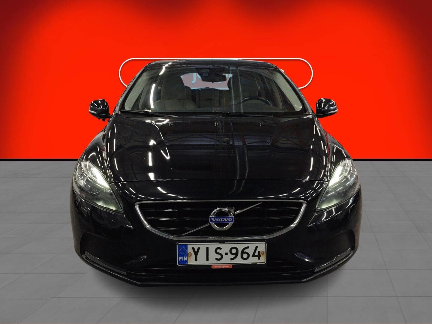 VOLVO V40 2015