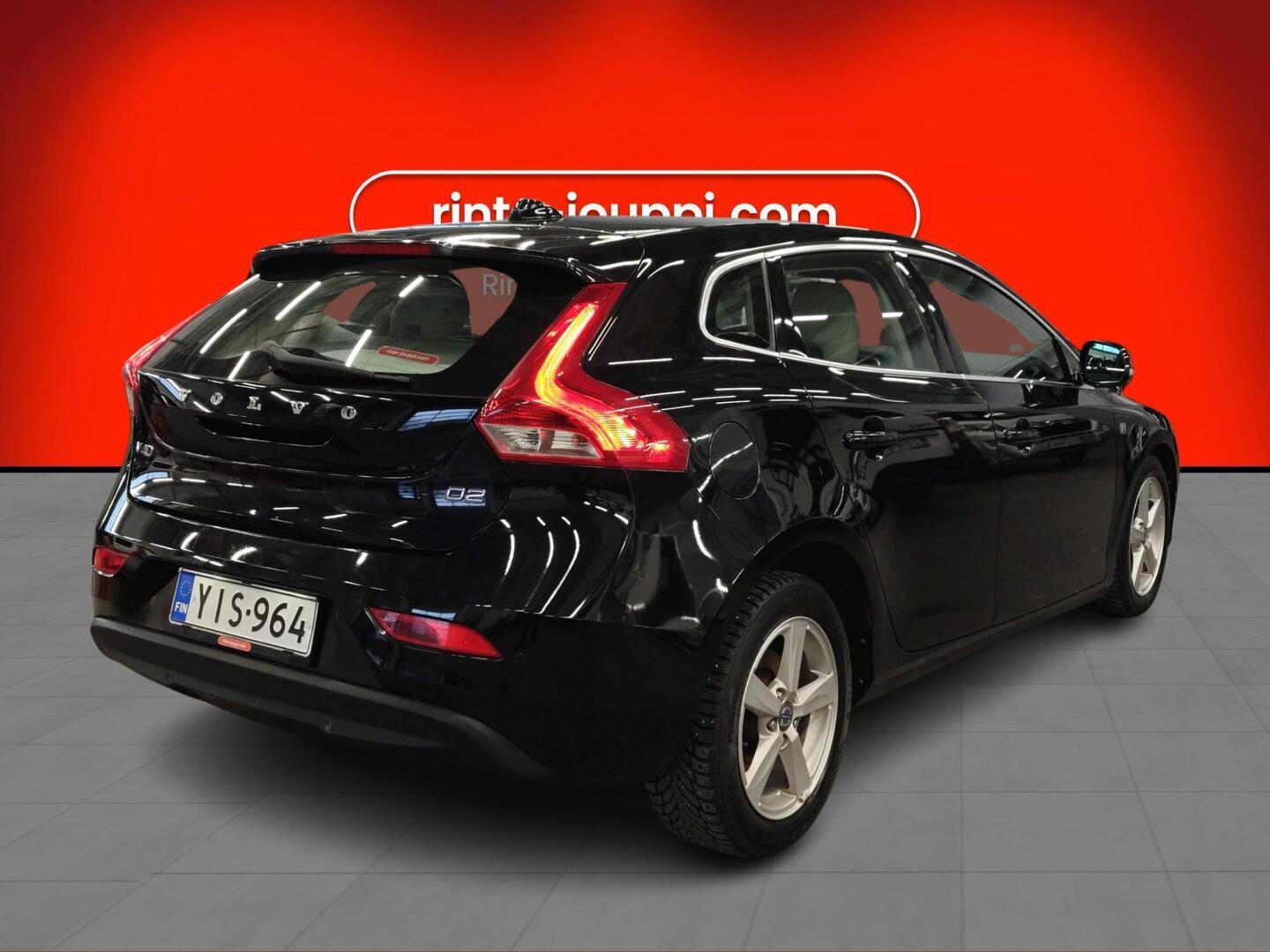 VOLVO V40 2015
