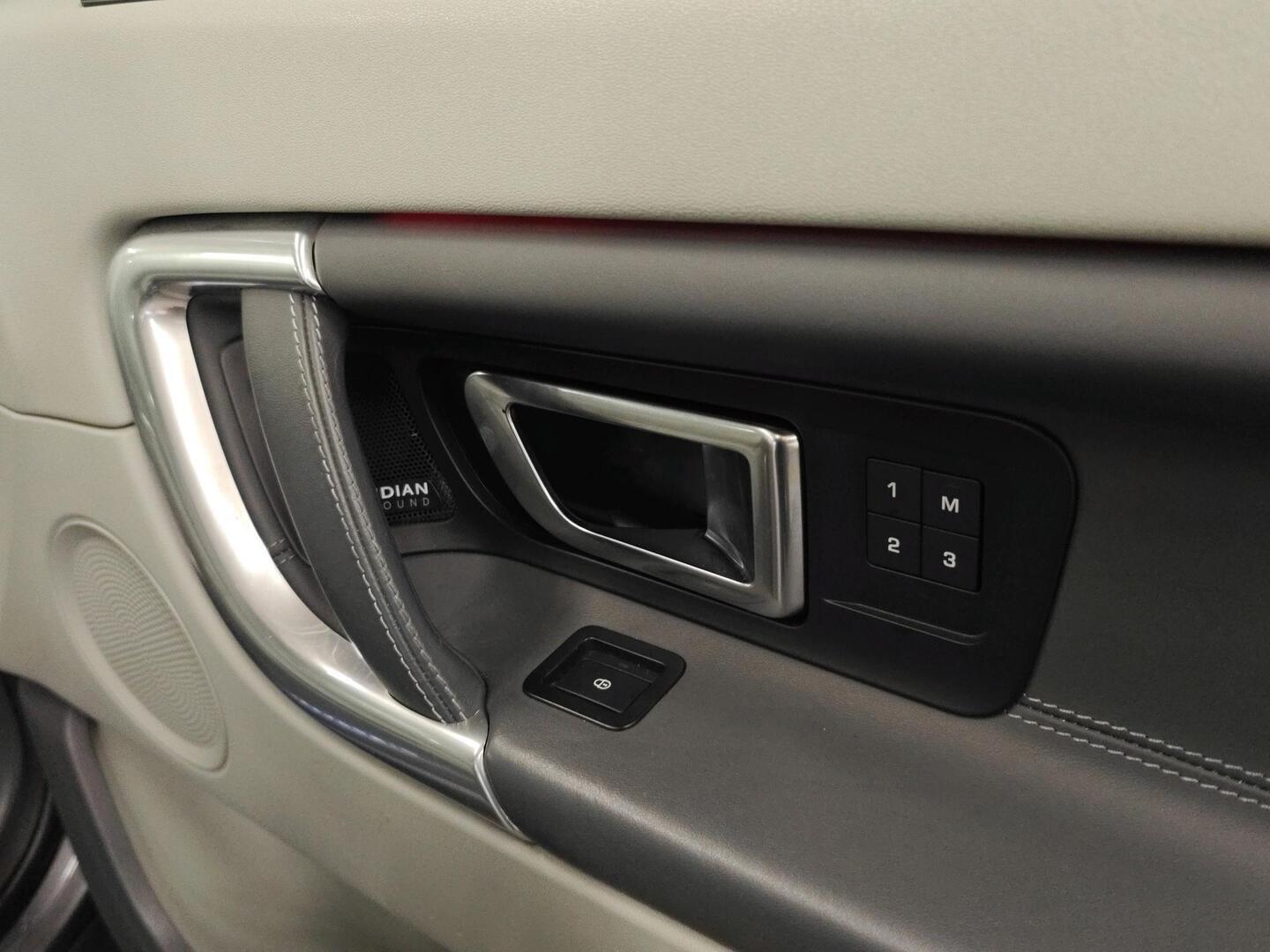 LAND ROVER Discovery 2016