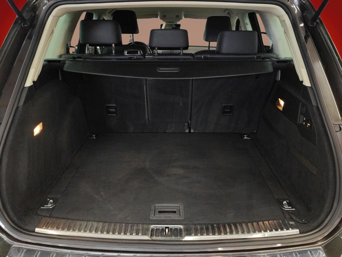 VOLKSWAGEN Touareg 2015