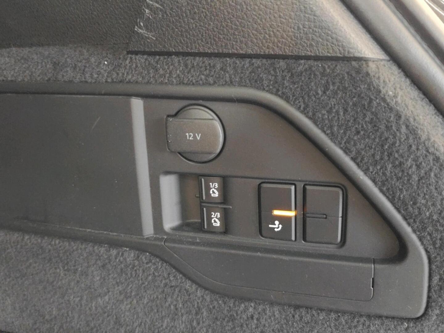 VOLKSWAGEN Touareg 2015