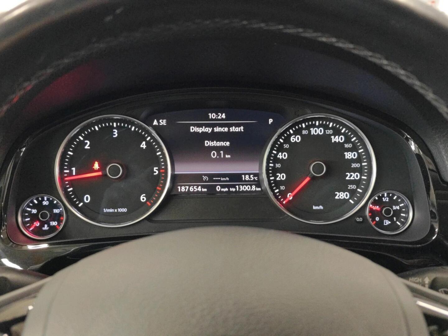 VOLKSWAGEN Touareg 2015