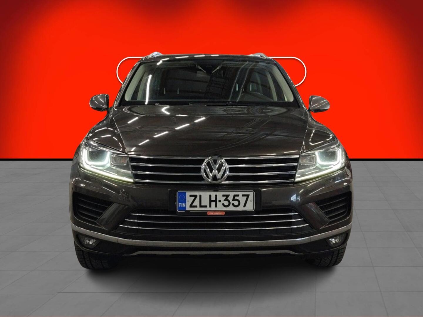 VOLKSWAGEN Touareg 2015