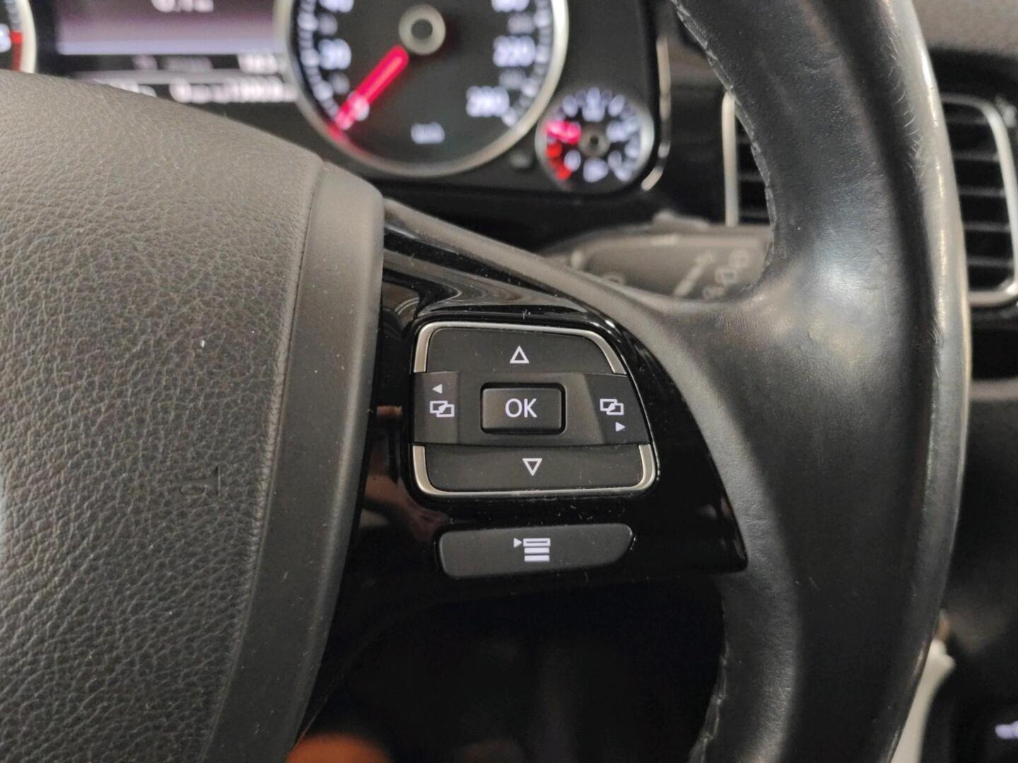 VOLKSWAGEN Touareg 2015