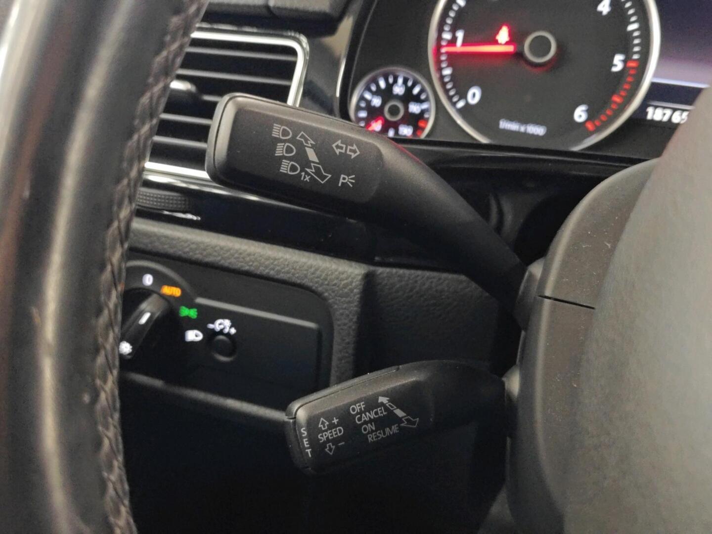 VOLKSWAGEN Touareg 2015