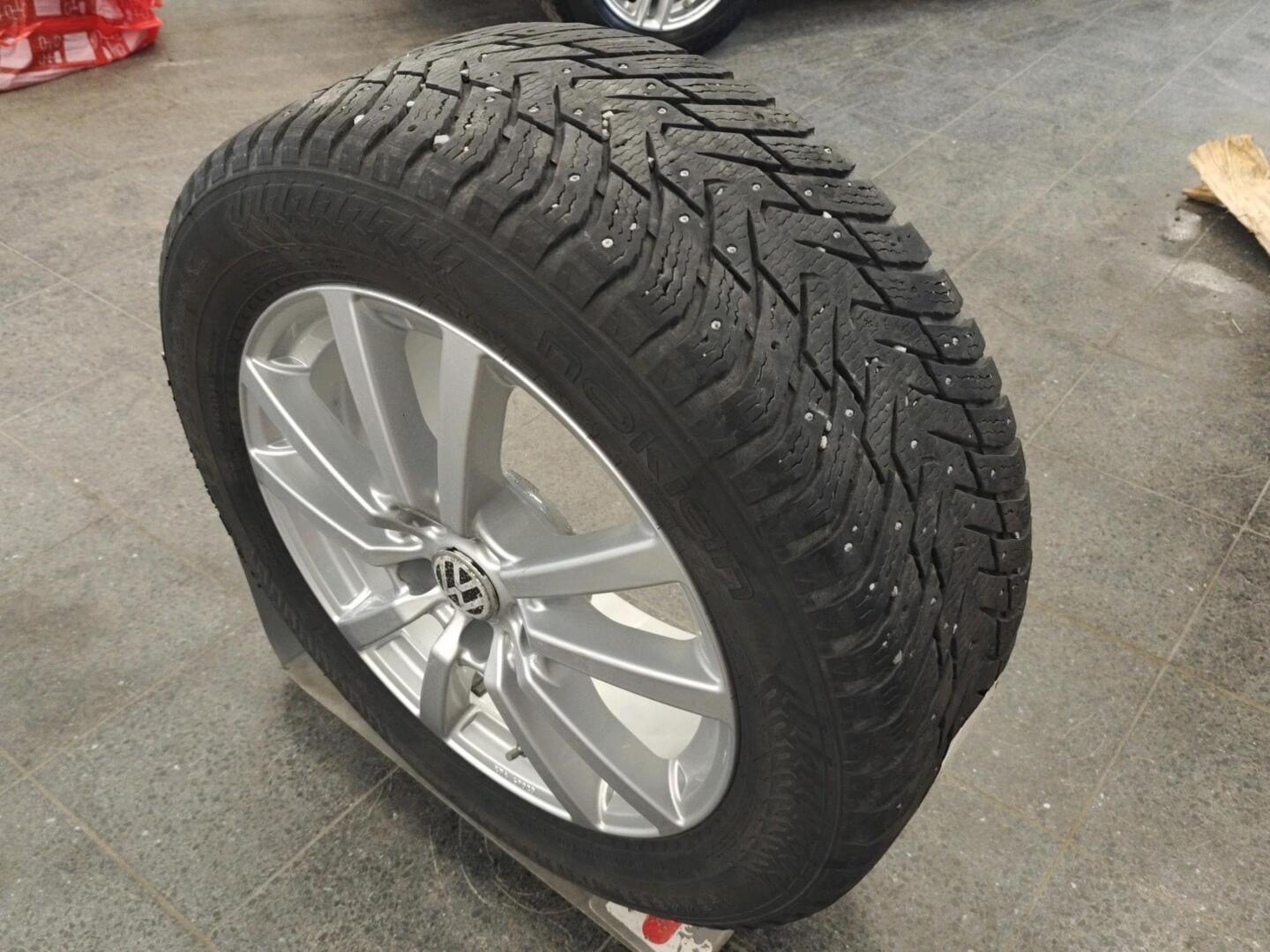 VOLKSWAGEN Touareg 2015