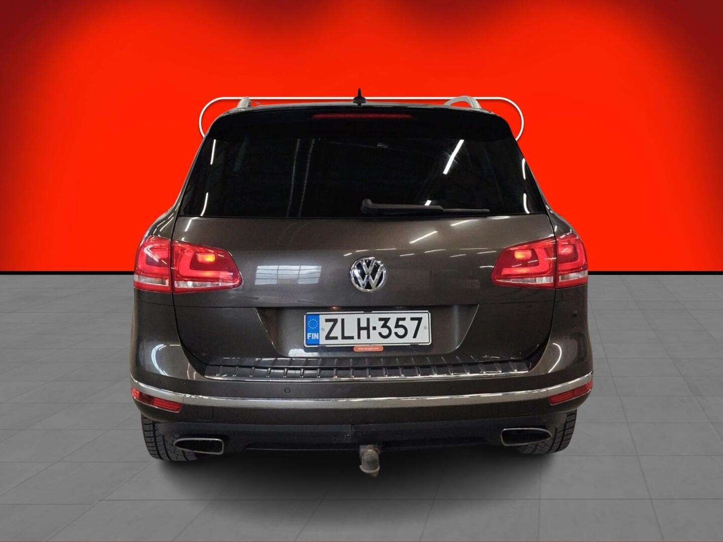 VOLKSWAGEN Touareg 2015