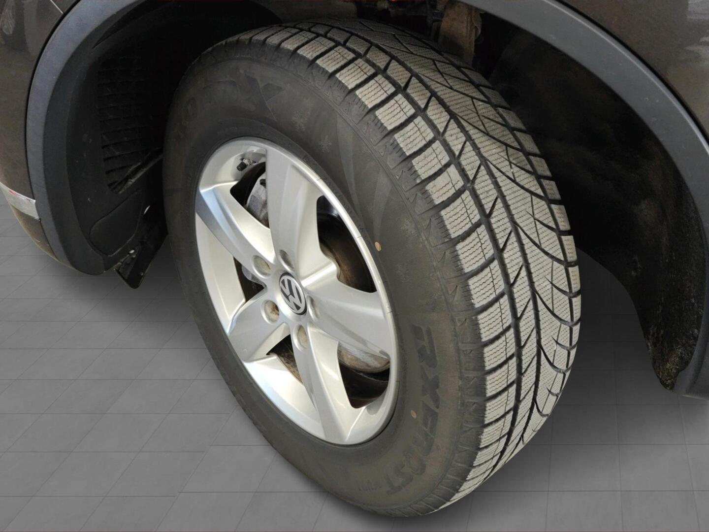 VOLKSWAGEN Touareg 2015
