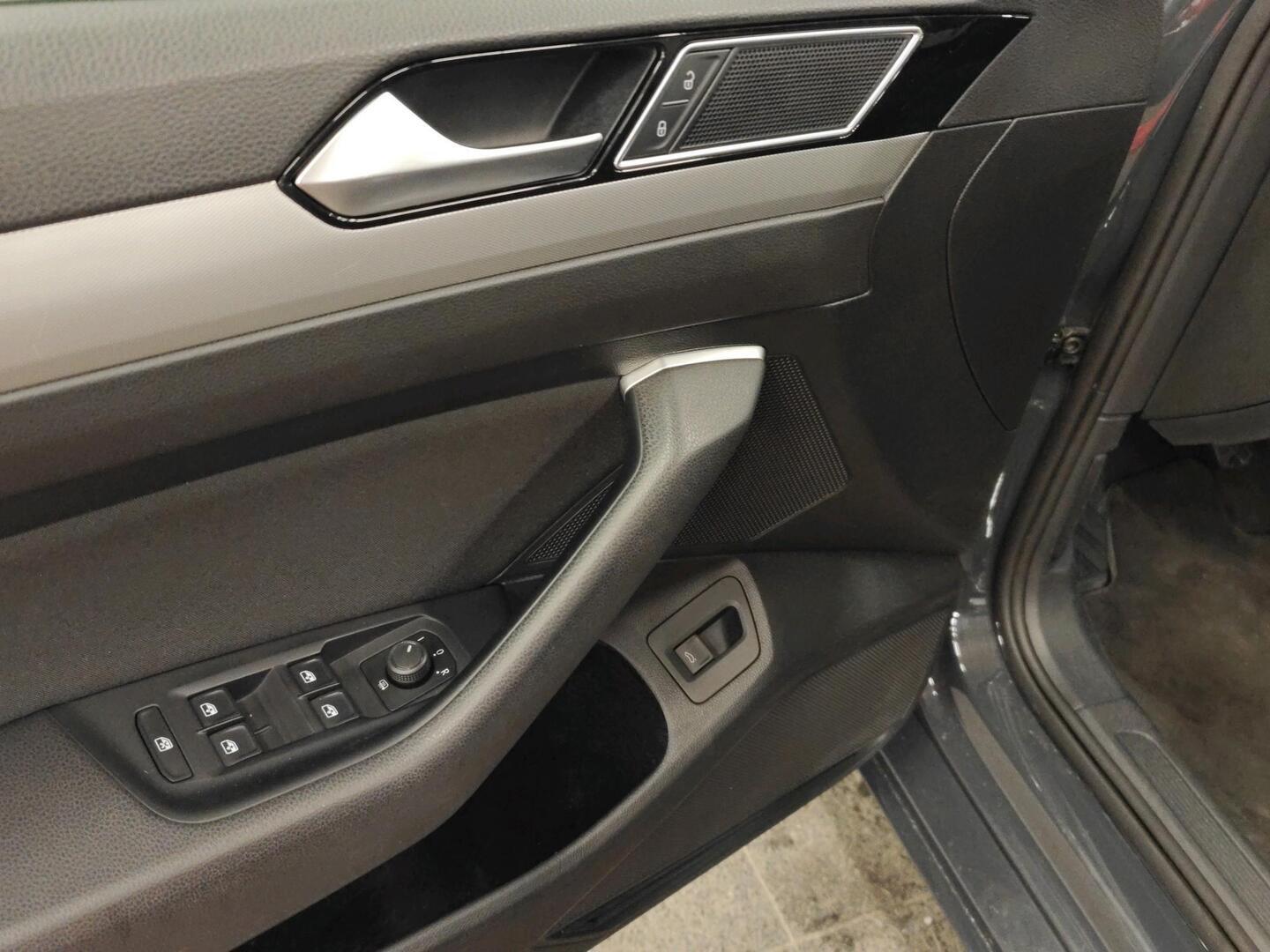 VOLKSWAGEN Passat 2017