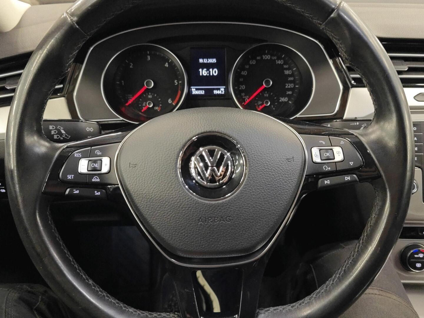 VOLKSWAGEN Passat 2017